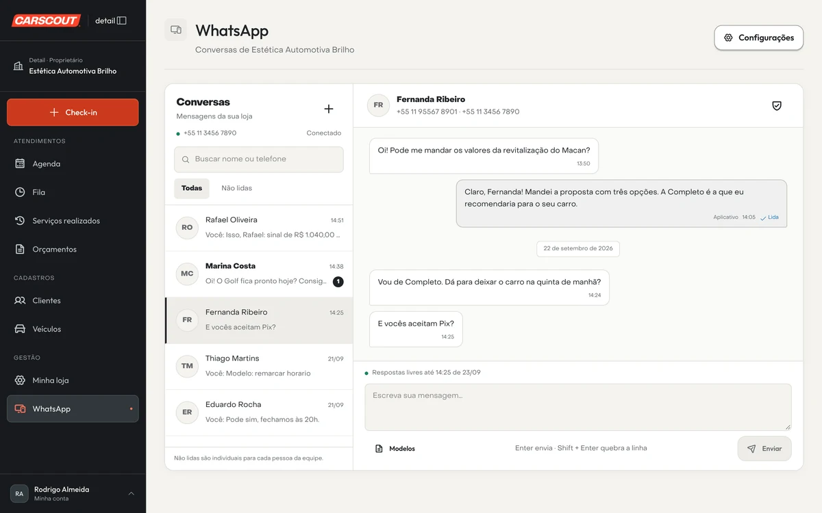 Conversas do WhatsApp da loja no notebook, com a conversa da Fernanda aberta